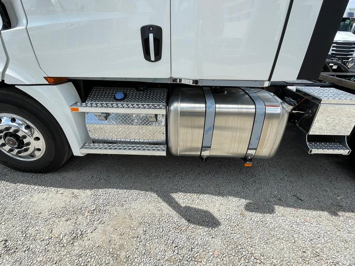 2024 Freightliner Cascadia 126 WHITE