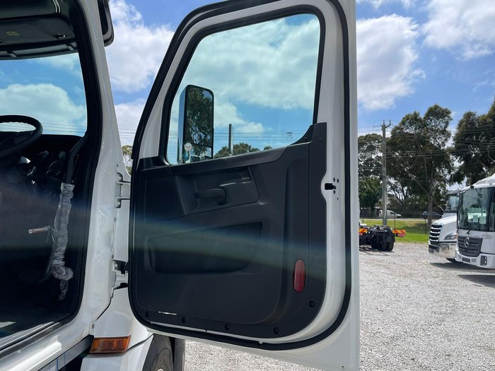 2024 Freightliner Cascadia 126 WHITE