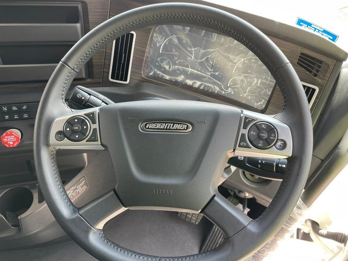 2024 Freightliner Cascadia 126 WHITE