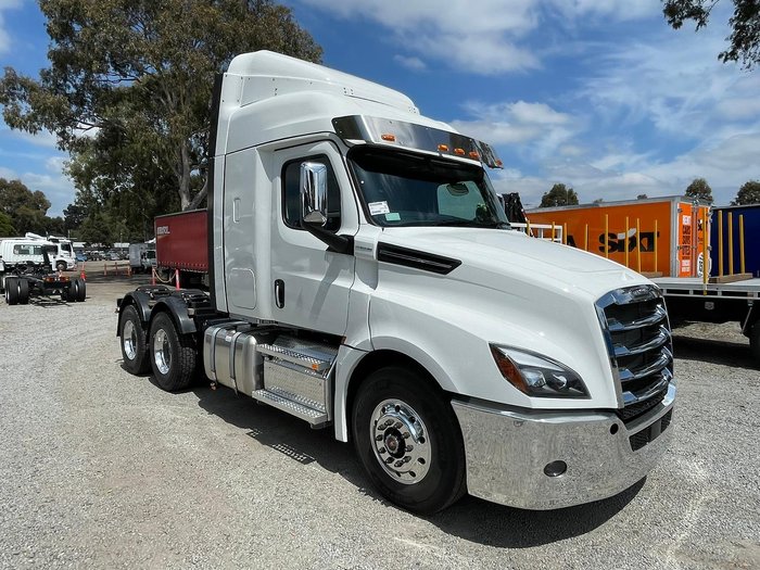 2024 Freightliner Cascadia 126 WHITE