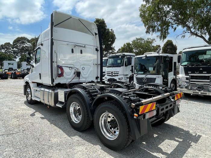 2024 Freightliner Cascadia 126 WHITE