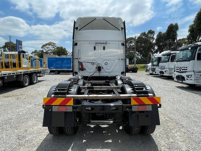 2024 Freightliner Cascadia 126 WHITE