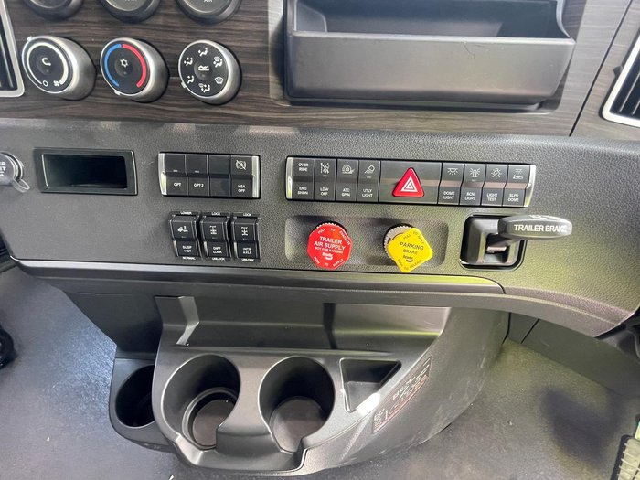 2023 Freightliner Cascadia 116 White