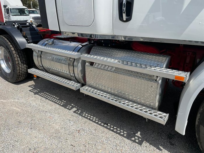 2023 Freightliner Cascadia 116 White