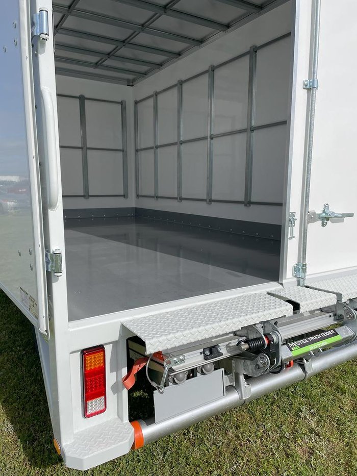 2025 Fuso Canter 515 White