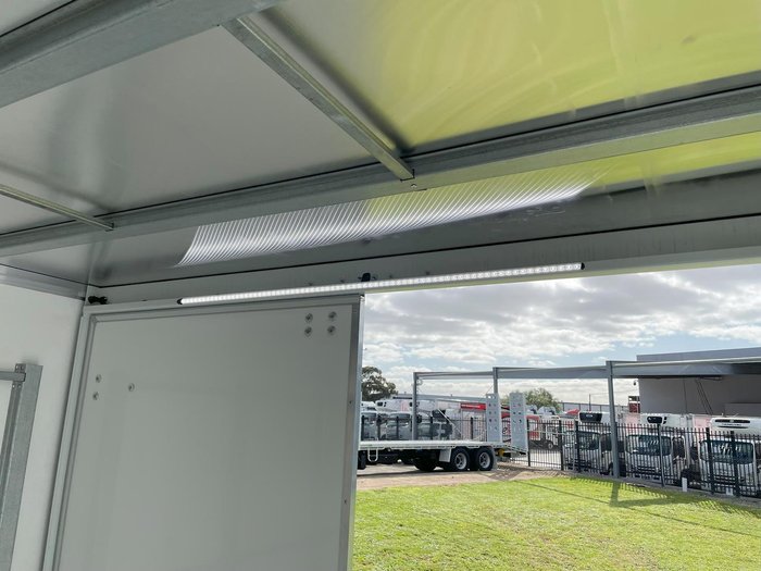 2025 Fuso Canter 515 White