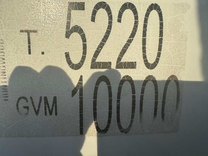 2012 Isuzu F Series FSS 550 WHITE