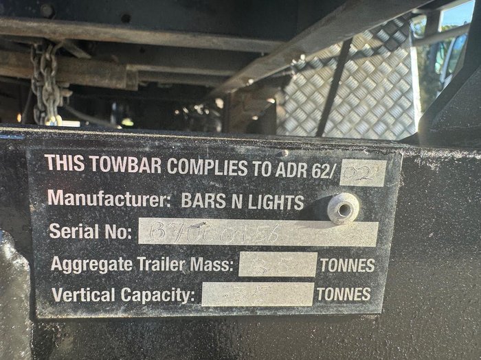 2012 Isuzu F Series FSS 550 WHITE