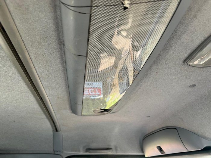 2012 Isuzu F Series FSS 550 WHITE