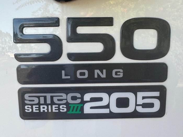 2012 Isuzu F Series FSS 550 WHITE