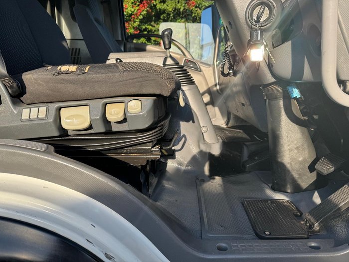 2012 Isuzu Fss 550 WHITE