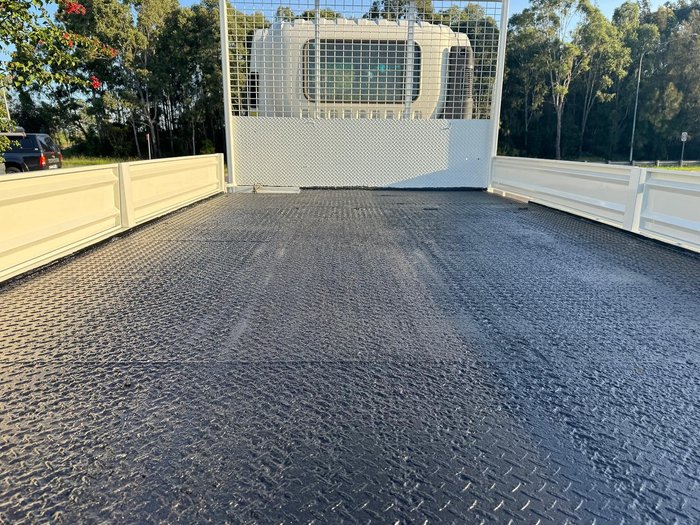 2012 Isuzu Fss 550 WHITE