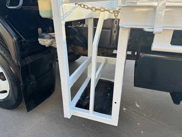 2012 Isuzu Fss 550 WHITE