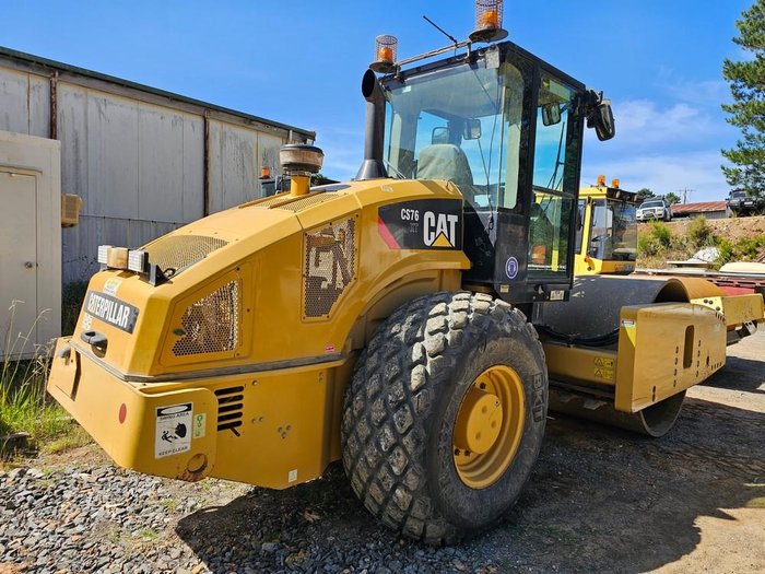 2012 Caterpillar CS76XT