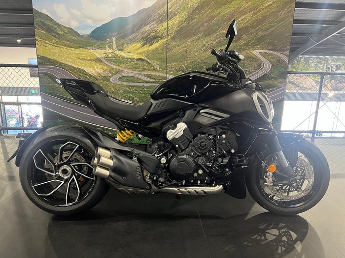 2024 Ducati Diavel V4 Diavel Black