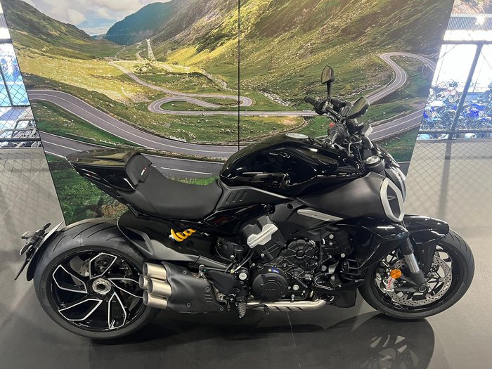 2024 Ducati Diavel V4 Diavel Black