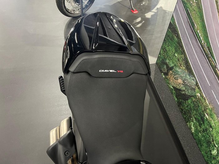 2024 Ducati Diavel V4 Diavel Black