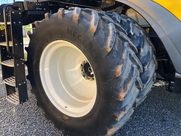 2015 New Holland Cr8.90 Yellow