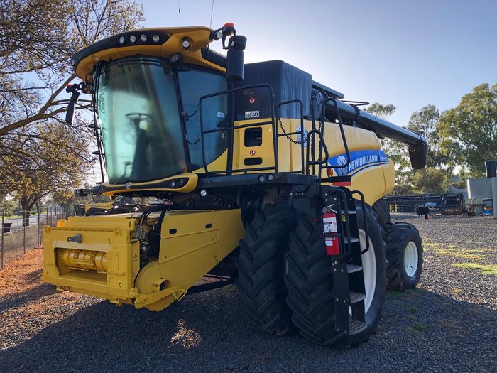 2015 New Holland Cr8.90 Yellow