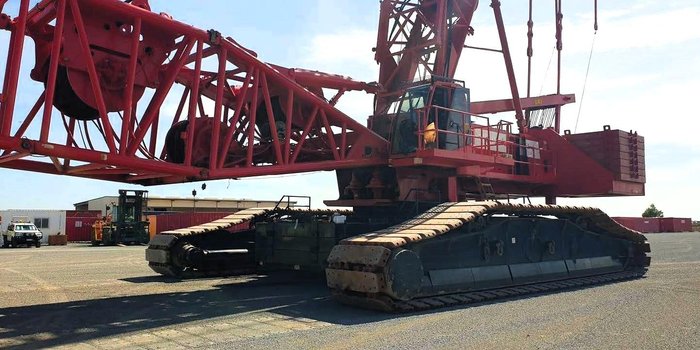 2009 Manitowoc M18000 Red