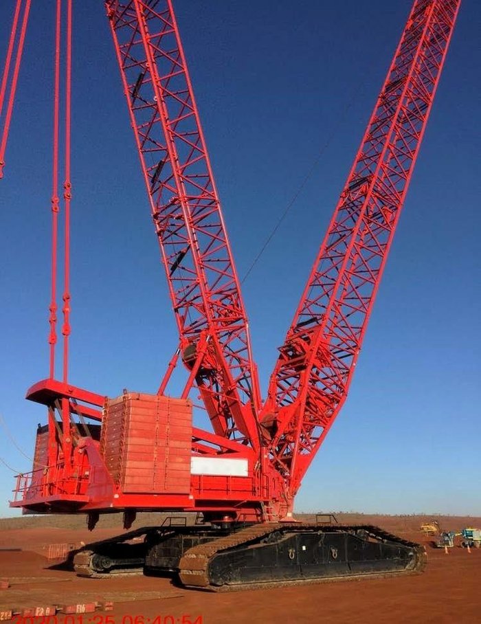 2009 Manitowoc M18000 Red