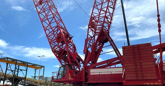 2009 Manitowoc M18000 Red