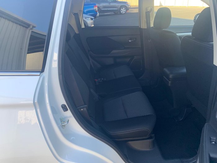 2017 Mitsubishi Outlander LS Safety Pack