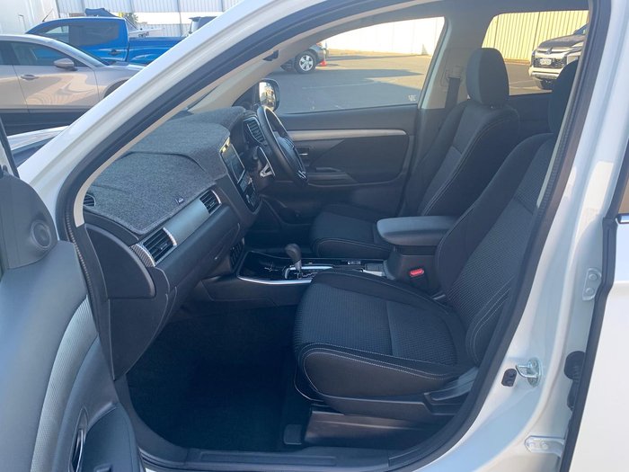 2017 Mitsubishi Outlander LS Safety Pack