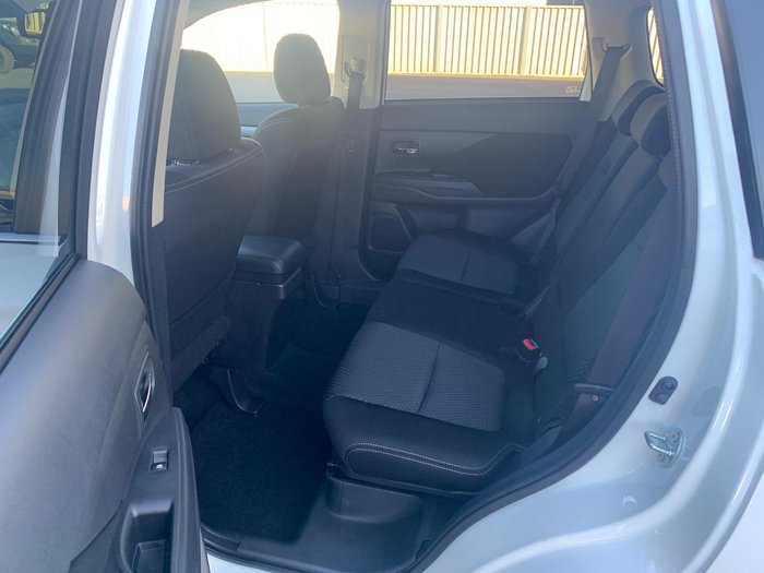 2017 Mitsubishi Outlander LS Safety Pack