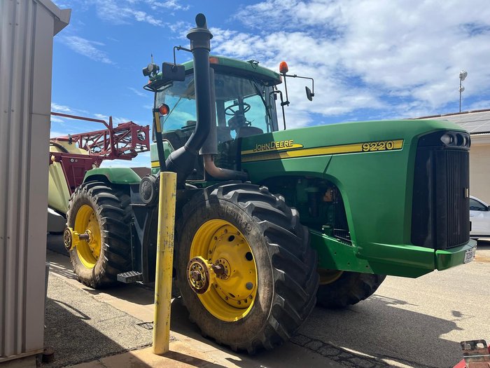 0 John Deere 9220