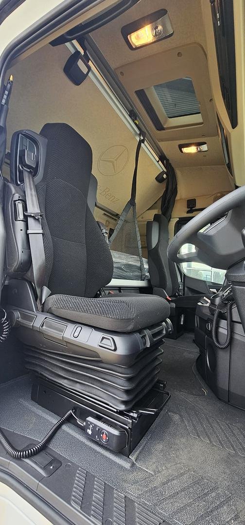 2025 Mercedes-Benz Actros 2663