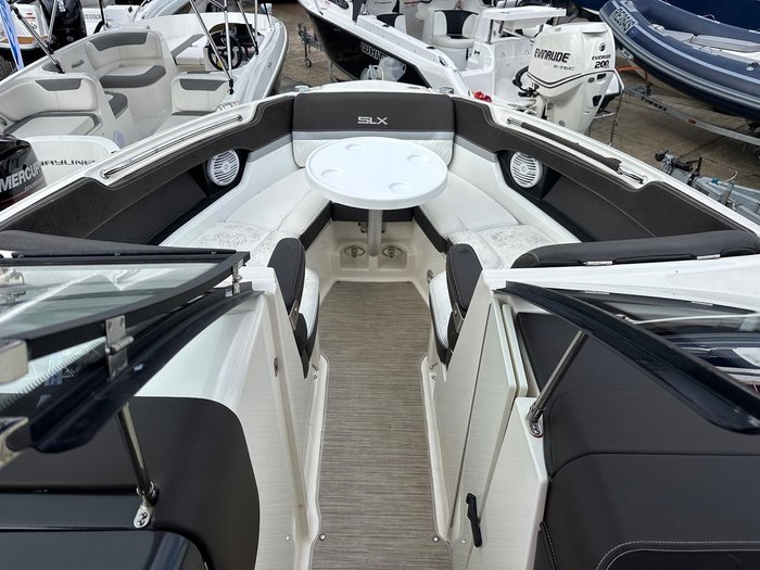2016 Sea Ray 250 SLX