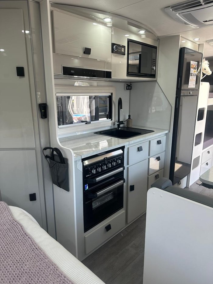 2024 JB Caravans Scorpion Sting 20.8 Rd Family Van Air Bag Susp