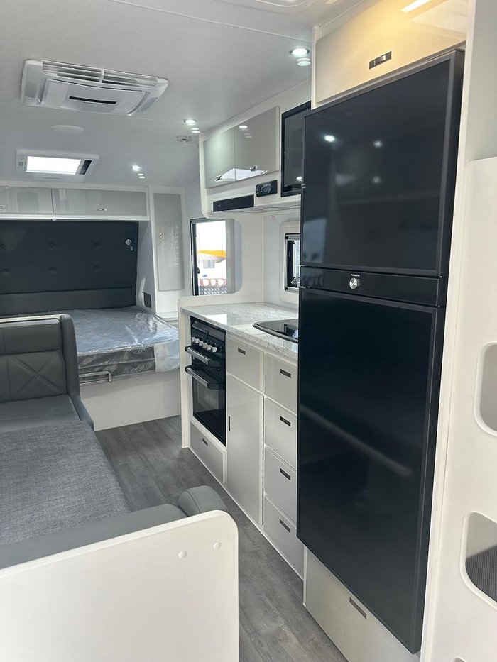 2024 JB Caravans Dirt Roader 2024 - 20*8 Family Van Rear Door