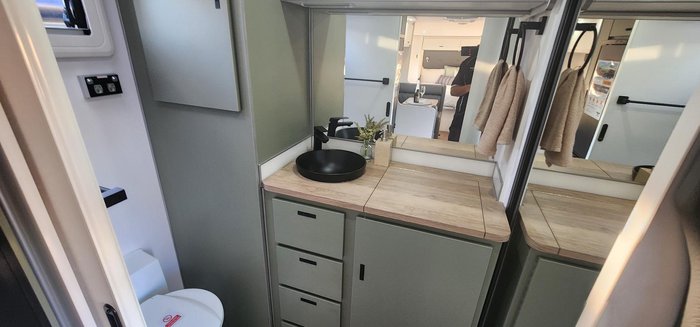 2024 JB Caravans Scorpion Sting Air Ev 21'6