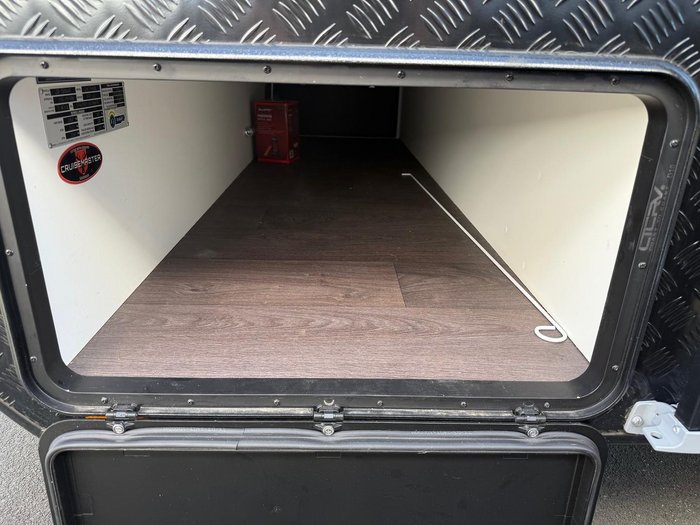 2025 JB Caravans Dirt Roader 22' Family Bunk Van