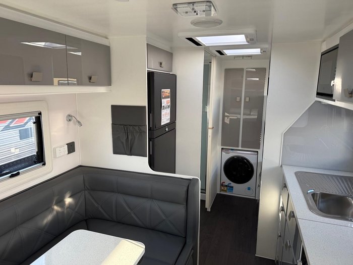 2025 JB Caravans Dirt Roader 22' Family Bunk Van