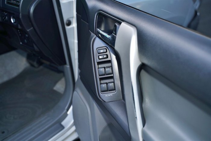 2011 TOYOTA LANDCRUISER PRADO VX (4x4)