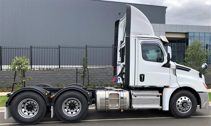 2024 Freightliner Cascadia 126 White