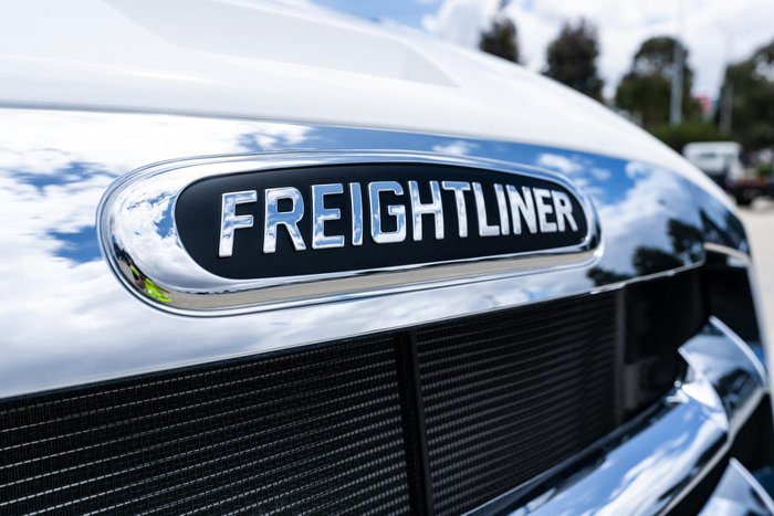 2024 Freightliner Cascadia 126 White
