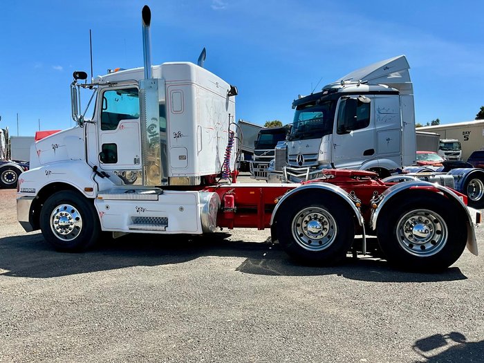 2011 Kenworth T402 Low Tare Spec 50 T Gcm It Slp Rwc $81360+Gst KENWORTH T402 IT SLEEPER WHITE