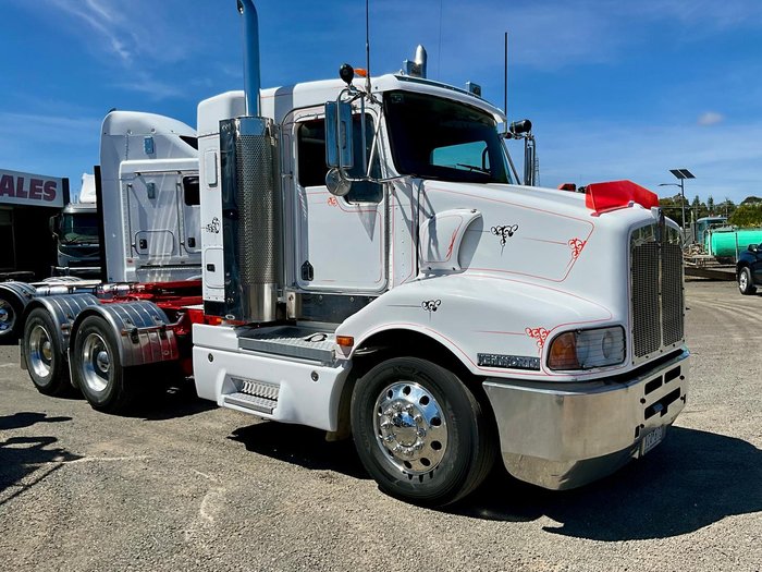 2011 Kenworth T402 Low Tare Spec 50 T Gcm It Slp Rwc $81360+Gst KENWORTH T402 IT SLEEPER WHITE