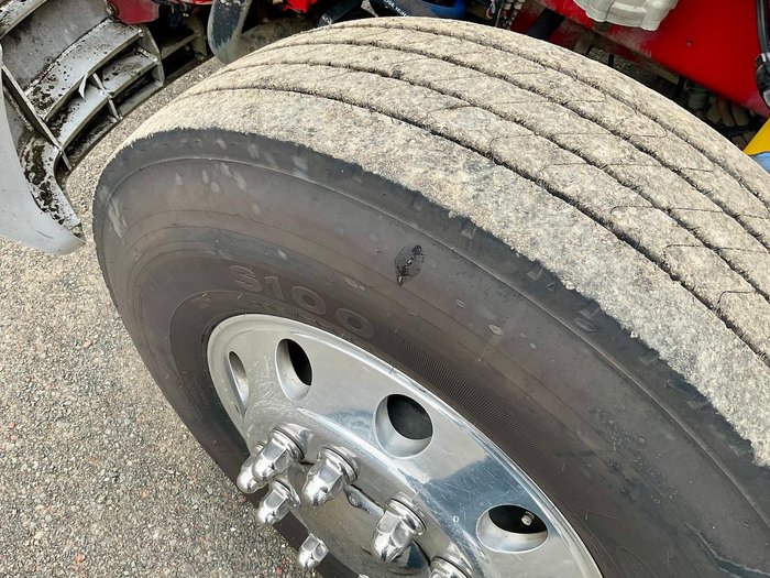 2011 Kenworth T402 Low Tare Spec 50 T Gcm It Slp Rwc $81360+Gst KENWORTH T402 IT SLEEPER WHITE