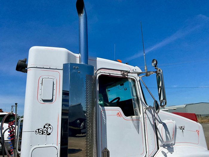 2011 Kenworth T402 Low Tare Spec 50 T Gcm It Slp Rwc $81360+Gst KENWORTH T402 IT SLEEPER WHITE