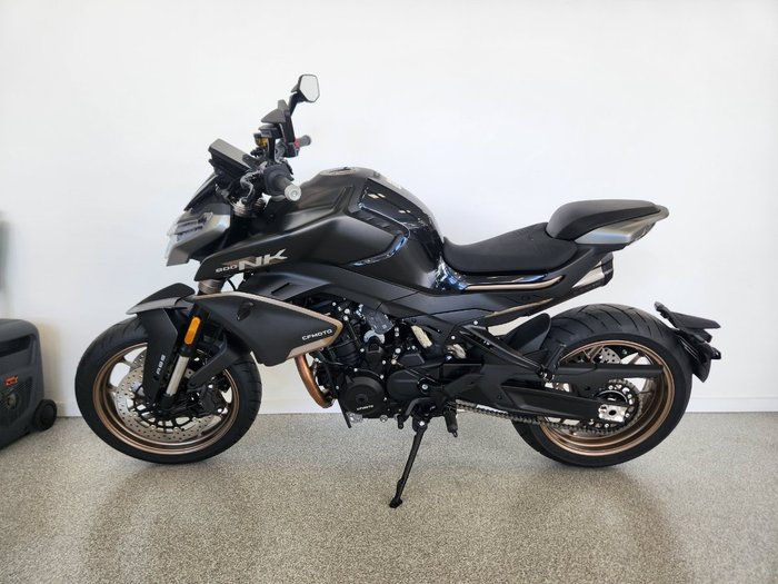 2023 CFMOTO NK ADVANCE BLACK
