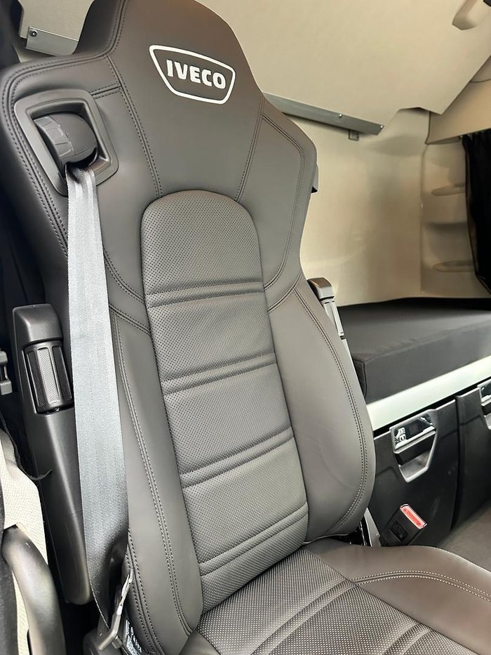 2023 Iveco S-Way AS700 WHITE