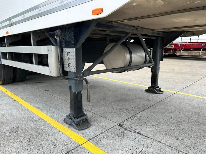 2017 FTE St2 14 Pallet, Tail Gate, Tri Zone