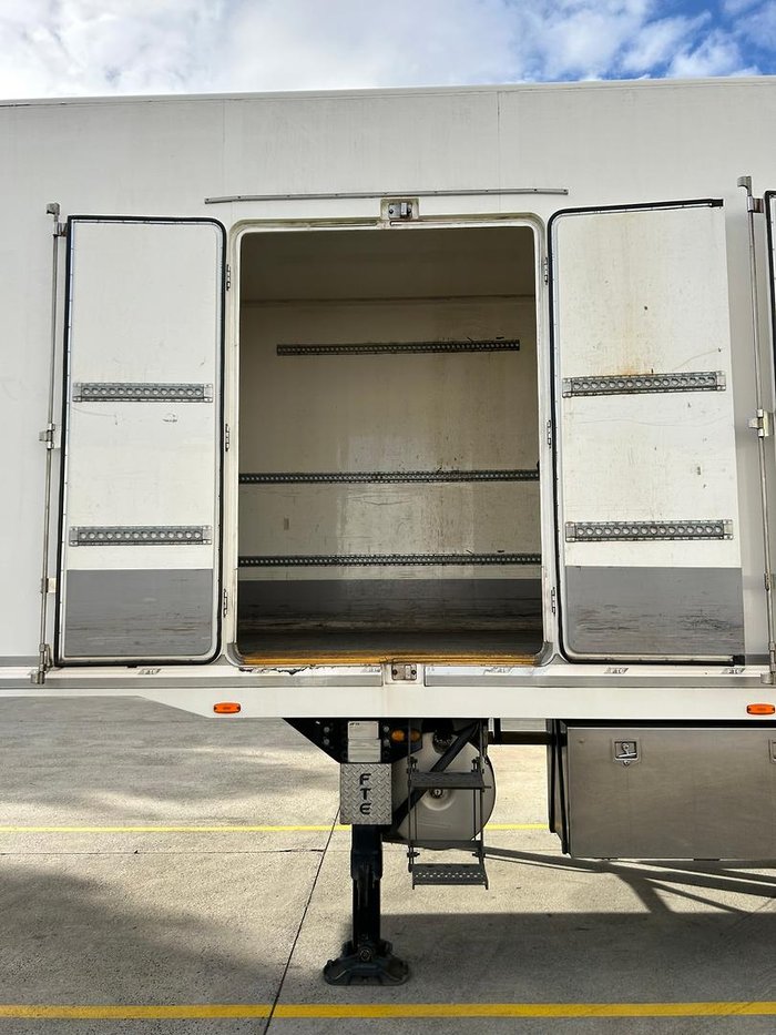 2017 FTE St2 14 Pallet, Tail Gate, Tri Zone