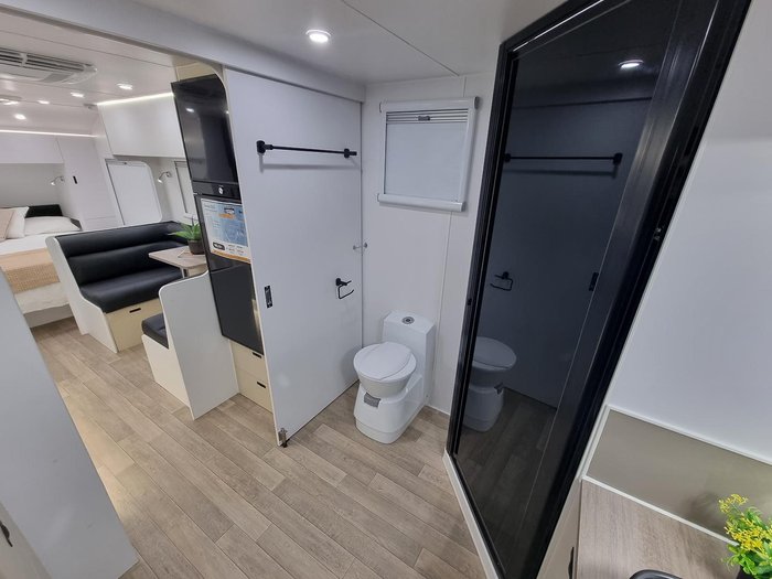 2024 GREAT AUSSIE 2OURER LARGE BATHROOM