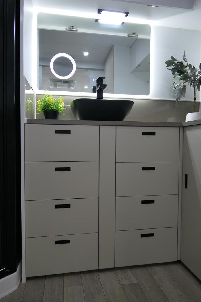 2024 GREAT AUSSIE 2OURER LARGE BATHROOM